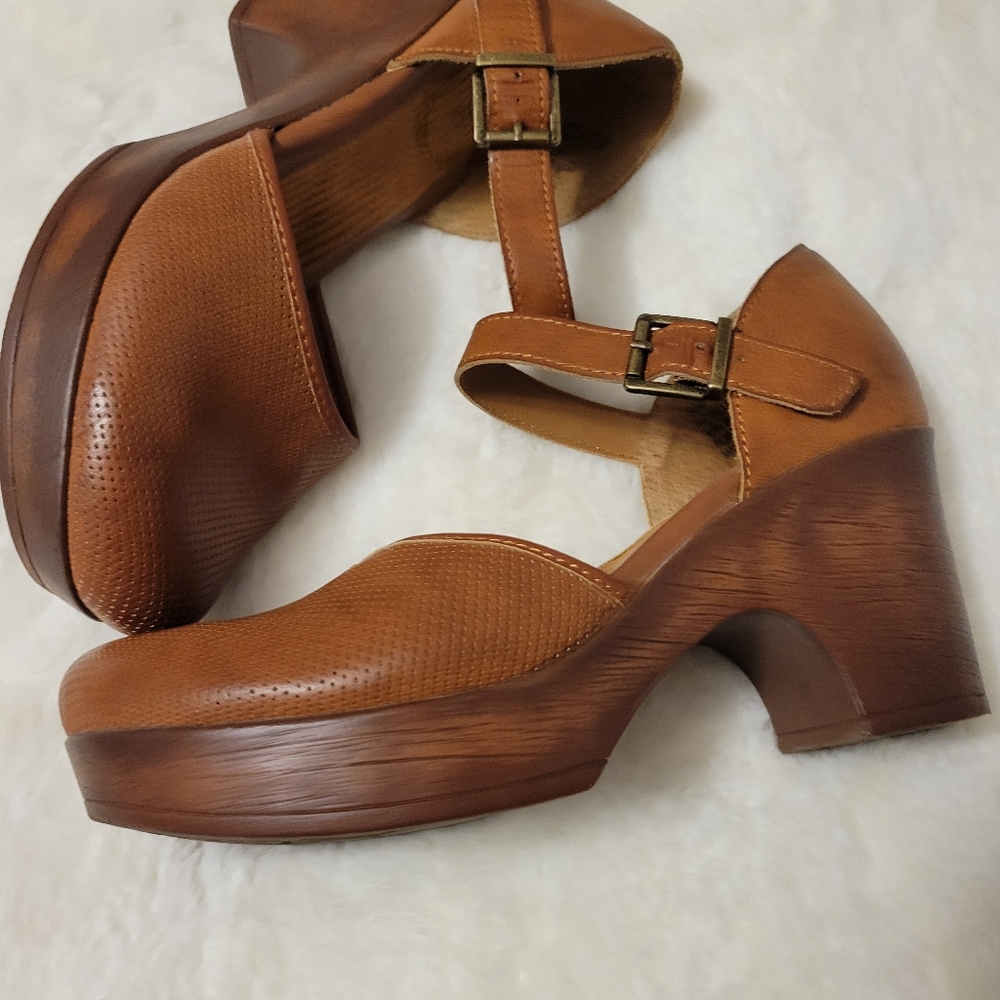 BOC Tan Brown Mary Jane Heels with Ankle Strap - Picture 3 of 4